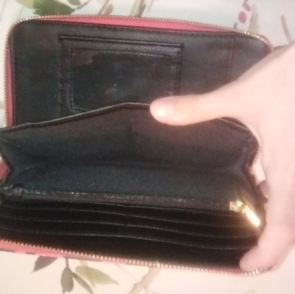 Betsey Johnson Red Rose Floral Wristlet Wallet - Picture 9 of 10